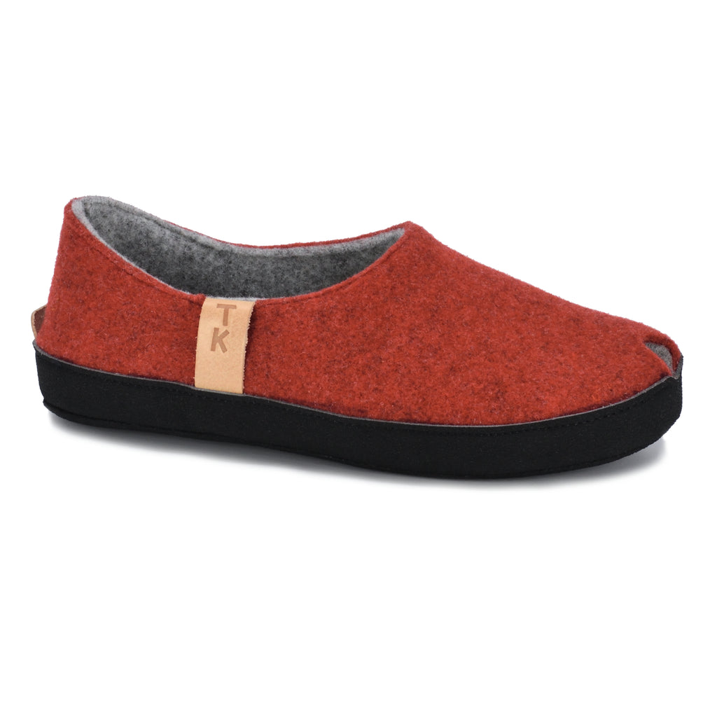 TOKU Budapest · lambswool slippers · handmade in Estonia · arch-support slippers · warm felt shoes · slow fashion · Estonian design · cozy home footwear