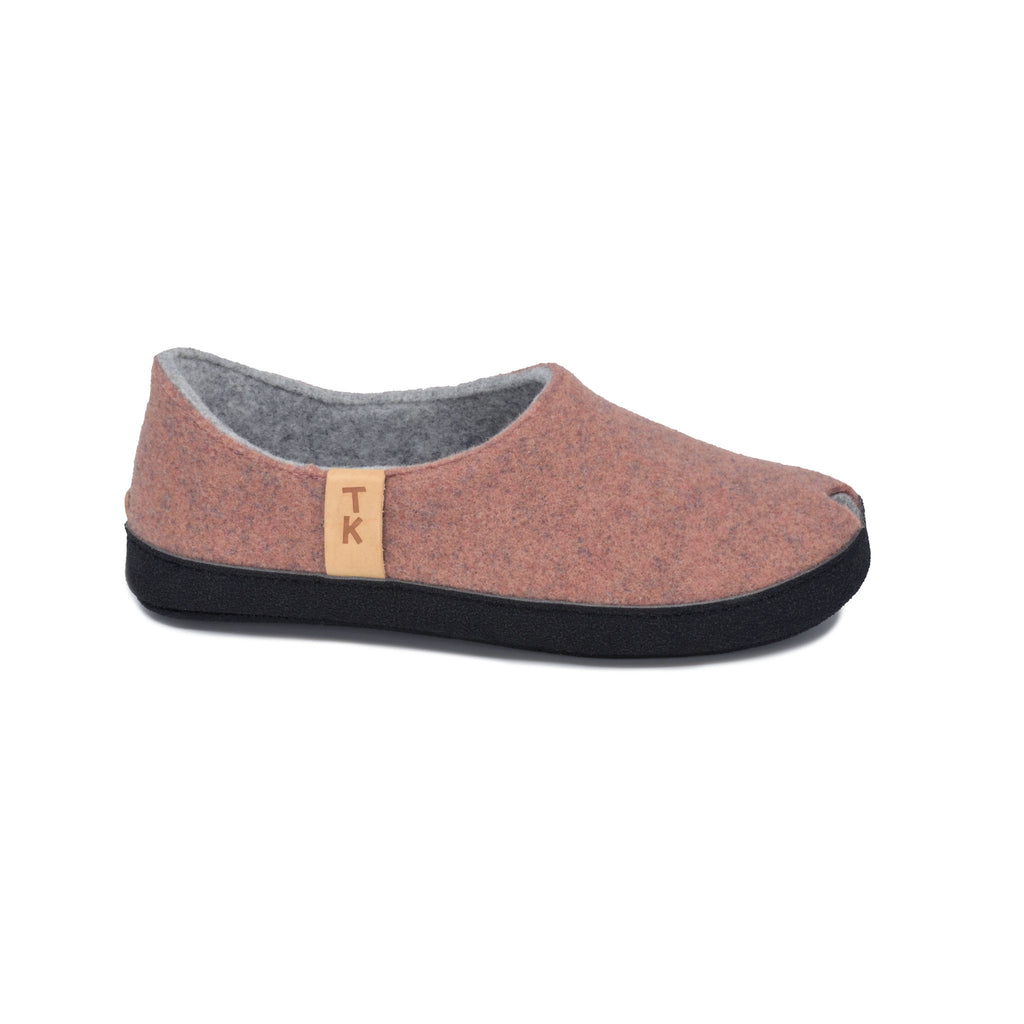 TOKU Budapest · lambswool slippers · handmade in Estonia · arch-support slippers · warm felt shoes · slow fashion · Estonian design · cozy home footwear